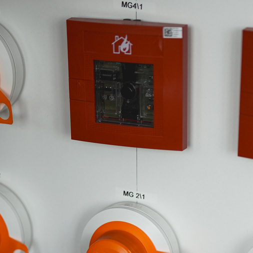 Manueller Druckknopfmelder zur Alarmierung einer Brandmeldeanlage